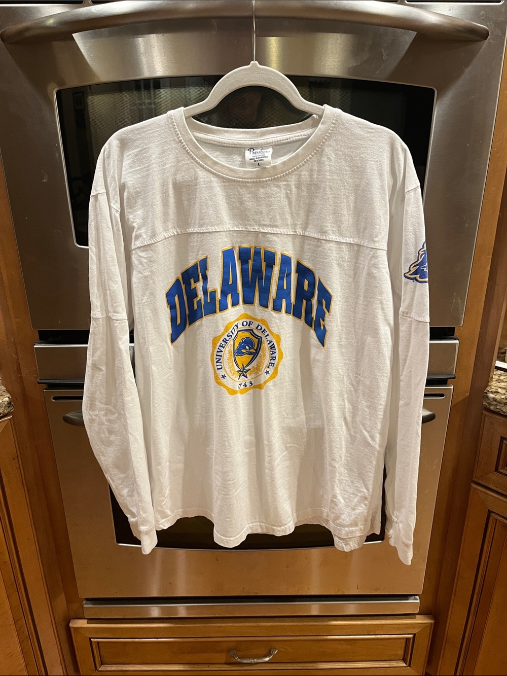 University of Delaware long sleeve t shirt white size large